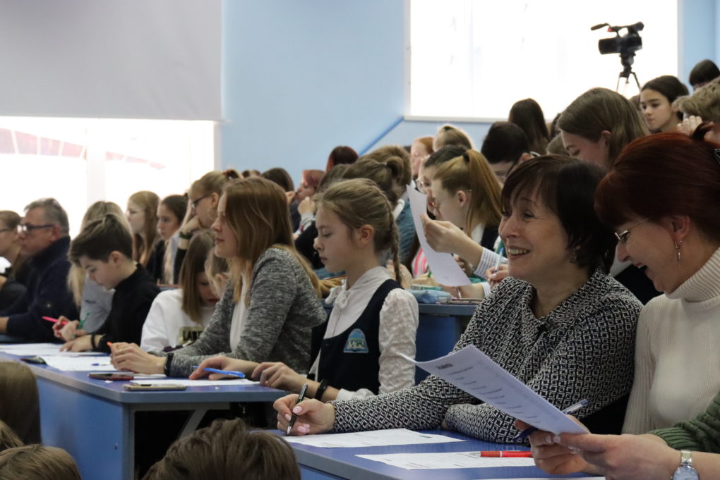 Научно проверенный. Завершилась неделя науки. Русский университет инноваций Киров 1999 год. Сибирской Академии инновационных технологий. ИРО Кировской области открытие недели науки.